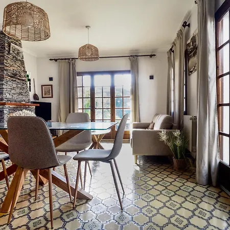Con Piscina Privada Y Jardin Cerca De Cala Montgo - Es-325-45 *